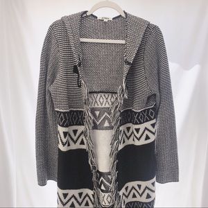 BB DAKOTA // Long Boho fringe sweater